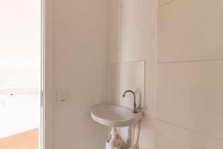 Banheiro de kitnet/studio para alugar com 1 quarto, 17m² em Vila Ipojuca, São Paulo