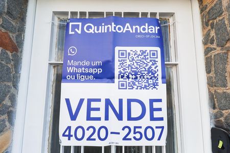 Casa à venda com 111m², 2 quartos e 2 vagas Casa à venda com 111m², 2 quartos e 2 vagasFachada