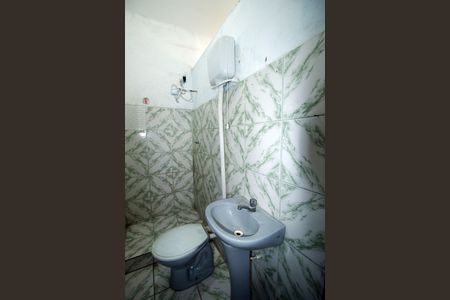 Banheiro de kitnet/studio para alugar com 1 quarto, 35m² em Brás de Pina, Rio de Janeiro