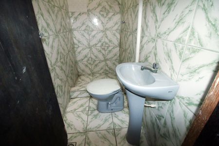 Banheiro de kitnet/studio para alugar com 1 quarto, 35m² em Brás de Pina, Rio de Janeiro