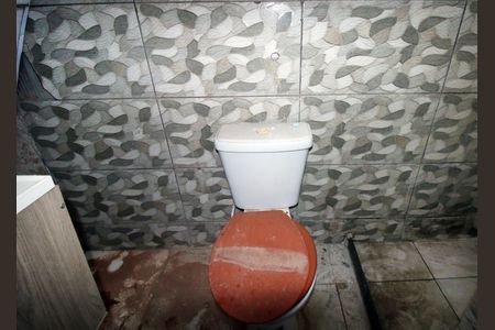 Banheiro de kitnet/studio para alugar com 1 quarto, 30m² em Brás de Pina, Rio de Janeiro