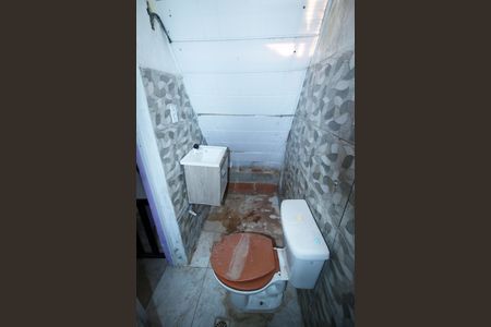 Banheiro de kitnet/studio para alugar com 1 quarto, 30m² em Brás de Pina, Rio de Janeiro