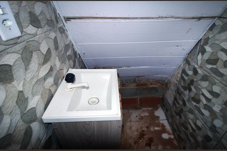 Banheiro de kitnet/studio para alugar com 1 quarto, 30m² em Brás de Pina, Rio de Janeiro