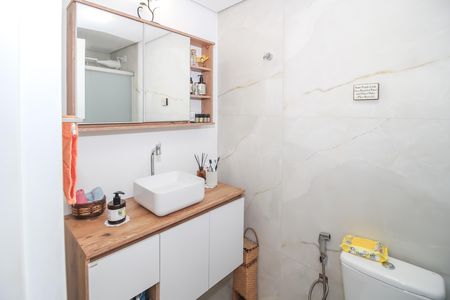Banheiro de apartamento à venda com 2 quartos, 56m² em Alto de Pinheiros, São Paulo