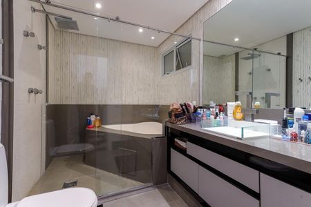 Banheiro de apartamento para alugar com 2 quartos, 128m² em Cerqueira César, São Paulo