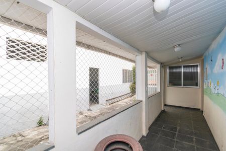 Casa à venda com 560m², 5 quartos e 6 vagasCasa fundos - Varanda