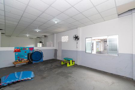 Casa à venda com 560m², 5 quartos e 6 vagasFundos - Salão extra reversível