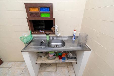 Casa à venda com 560m², 5 quartos e 6 vagasCasa frente - Cozinha