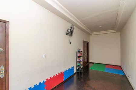 Casa à venda com 560m², 5 quartos e 6 vagasCasa frente - Sala