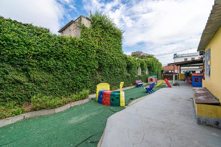 Casa à venda com 560m², 5 quartos e 6 vagasVaranda e Garagem
