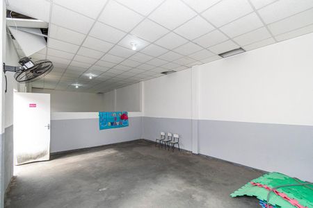 Casa à venda com 560m², 5 quartos e 6 vagasFundos - Salão extra reversível