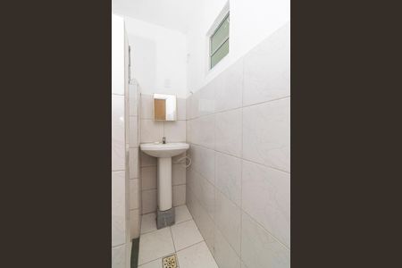 Casa à venda com 560m², 5 quartos e 6 vagasCasa fundos - Banheiro da Suíte