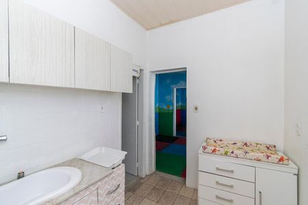 Casa à venda com 560m², 5 quartos e 6 vagasCasa fundos - Cozinha