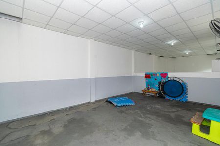 Casa à venda com 560m², 5 quartos e 6 vagasFundos - Salão extra reversível