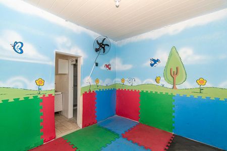 Casa à venda com 560m², 5 quartos e 6 vagasCasa fundos - Sala