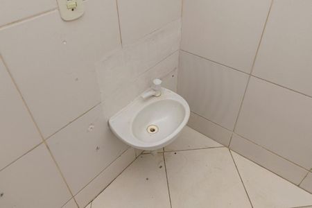 Casa à venda com 560m², 5 quartos e 6 vagasCasa frente - Banheiro