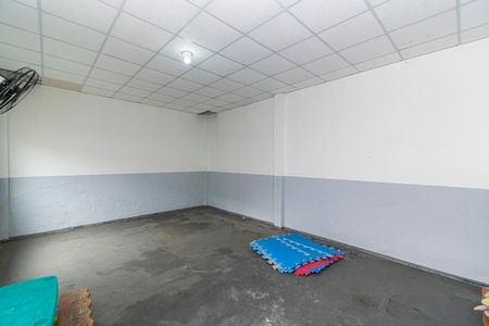 Casa à venda com 560m², 5 quartos e 6 vagasFundos - Salão extra reversível