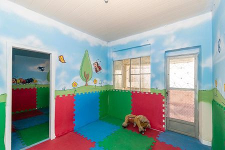 Casa à venda com 560m², 5 quartos e 6 vagasCasa fundos - Sala