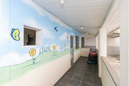Casa à venda com 560m², 5 quartos e 6 vagasCasa fundos - Varanda