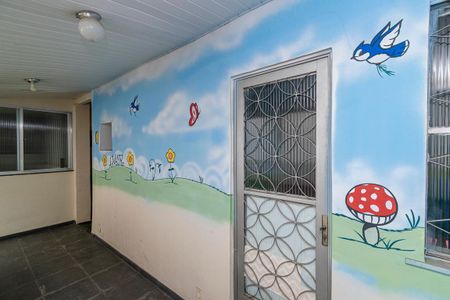 Casa à venda com 560m², 5 quartos e 6 vagasCasa fundos - Varanda