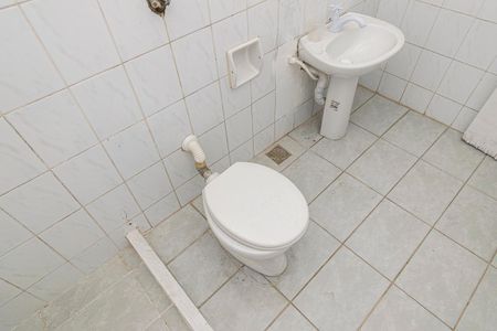 Casa à venda com 560m², 5 quartos e 6 vagasCasa fundos - Banheiro Social