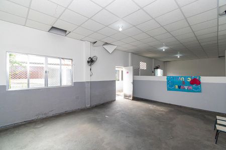 Casa à venda com 560m², 5 quartos e 6 vagasFundos - Salão extra reversível