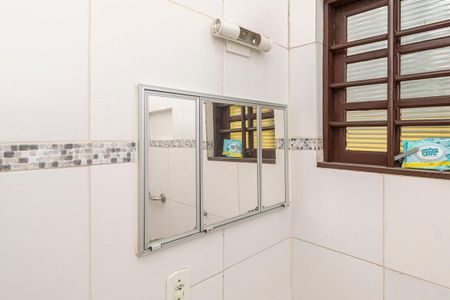 Casa à venda com 560m², 5 quartos e 6 vagasCasa frente - Banheiro