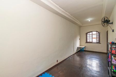 Casa à venda com 560m², 5 quartos e 6 vagasCasa frente - Sala