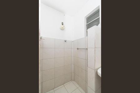 Casa à venda com 560m², 5 quartos e 6 vagasCasa fundos - Banheiro da Suíte
