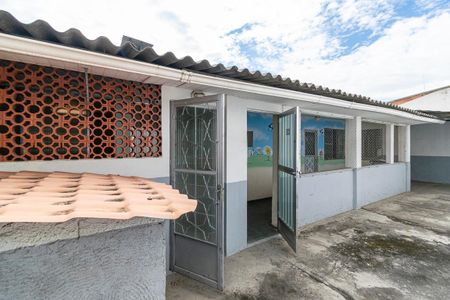 Casa à venda com 560m², 5 quartos e 6 vagasCasa fundos - Fachada