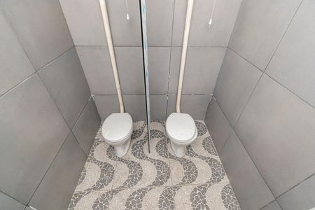 Casa à venda com 560m², 5 quartos e 6 vagasSuíte Extra Reversível - Banheiro