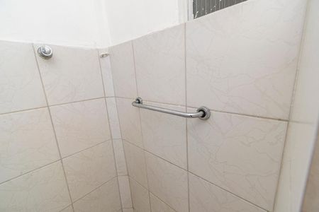 Casa à venda com 560m², 5 quartos e 6 vagasCasa fundos - Banheiro da Suíte