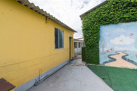 Casa à venda com 560m², 5 quartos e 6 vagasVaranda - Acesso aos cômodos dos fundos