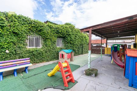 Casa à venda com 560m², 5 quartos e 6 vagasVaranda e Garagem