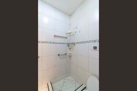 Casa à venda com 560m², 5 quartos e 6 vagasCasa frente - Banheiro