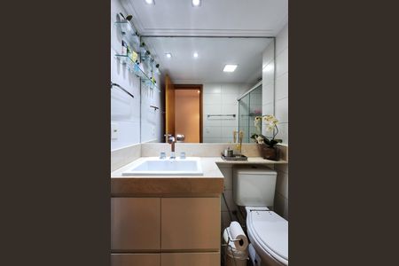 Apartamento à venda com 78m², 2 quartos e 1 vaga Apartamento à venda com 78m², 2 quartos e 1 vagaBanheiro Social