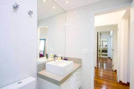 Apartamento à venda com 127m², 3 quartos e 2 vagasBanheiro do quarto 2
