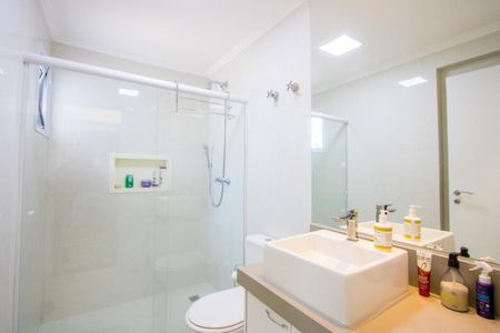 Apartamento à venda com 127m², 3 quartos e 2 vagasBanheiro do quarto 2