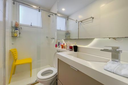 Apartamento à venda com 70m², 2 quartos e 2 vagas Apartamento à venda com 70m², 2 quartos e 2 vagasBanheiro da Suíte