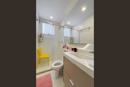 Apartamento à venda com 70m², 2 quartos e 2 vagas Apartamento à venda com 70m², 2 quartos e 2 vagasBanheiro da Suíte