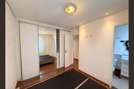 Quarto de apartamento para alugar com 3 quartos, 67m² em Jardim Sao Pedro, Mogi das Cruzes