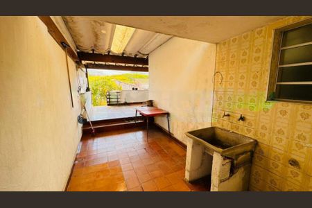 Casa à venda com 212m², 2 quartos e 3 vagas