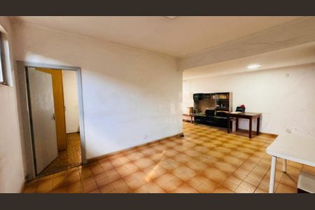 Casa à venda com 212m², 2 quartos e 3 vagas
