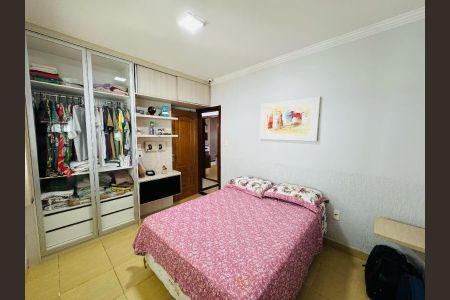 Casa de condomínio à venda com 380m², 4 quartos e 6 vagasFoto 24