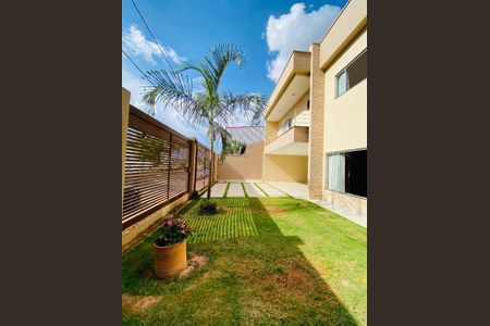Casa de condomínio à venda com 250m², 4 quartos e 4 vagas Casa de condomínio à venda com 250m², 4 quartos e 4 vagasFoto 02