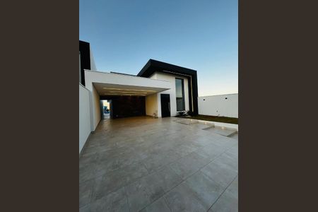 Casa de condomínio à venda com 230m², 3 quartos e 2 vagas Casa de condomínio à venda com 230m², 3 quartos e 2 vagasFoto 02