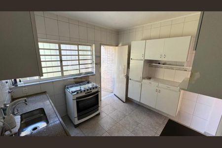 Casa à venda com 136m², 3 quartos e 2 vagas