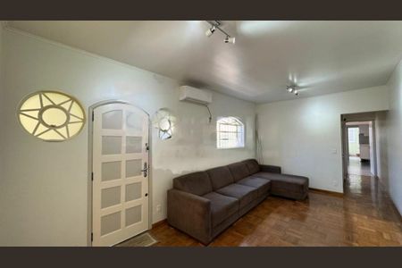 Casa à venda com 136m², 3 quartos e 2 vagas