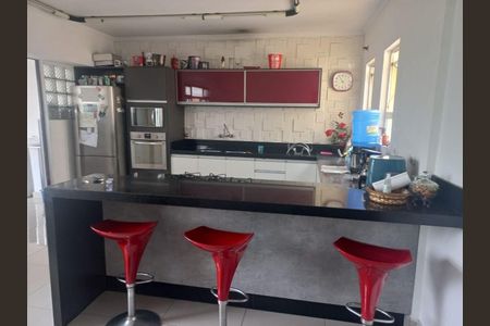 Casa à venda com 300m², 3 quartos e 8 vagas