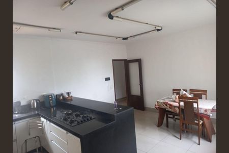 Casa à venda com 300m², 3 quartos e 8 vagas